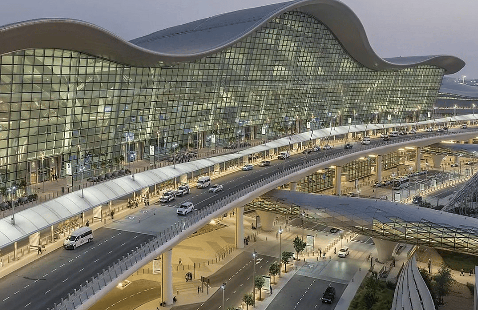 Abu Dabi: Zayed Uluslararası Havaalanı'na Sürücüsüz Yolculuklar Artık Mevcut; Nasıl Rezervasyon Yapılır
