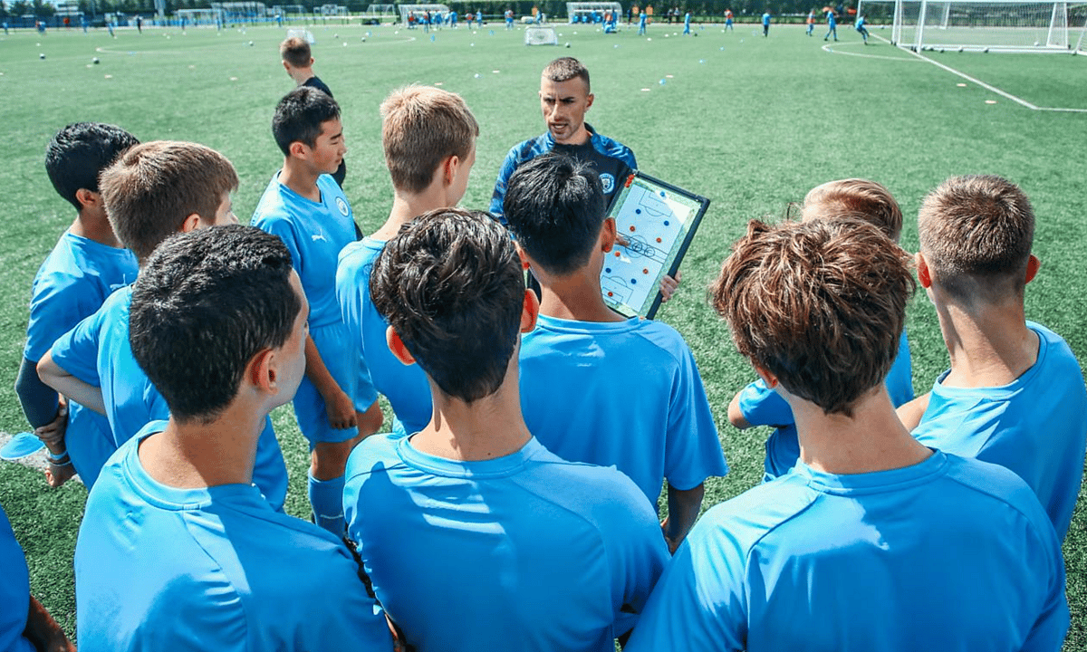 Abu Dabi'deki Man City Kampı, Hevesli Futbolcular için Harika Bir Platform