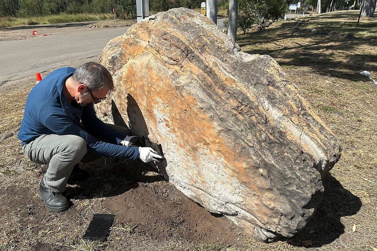 Avustralya Okulunda Dinozor Ayak İzleri Bulundu