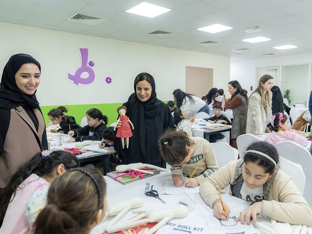 BAE: Abu Dabi'deki Filistinli Çocuklara 400 Arapça Kitap Bağışlandı