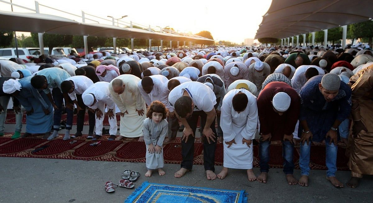 BAE: Bayramın ilk Gününde Binlerce Kişi Neden Açık Hava Namaz Vakitlerini Tercih Ediyor