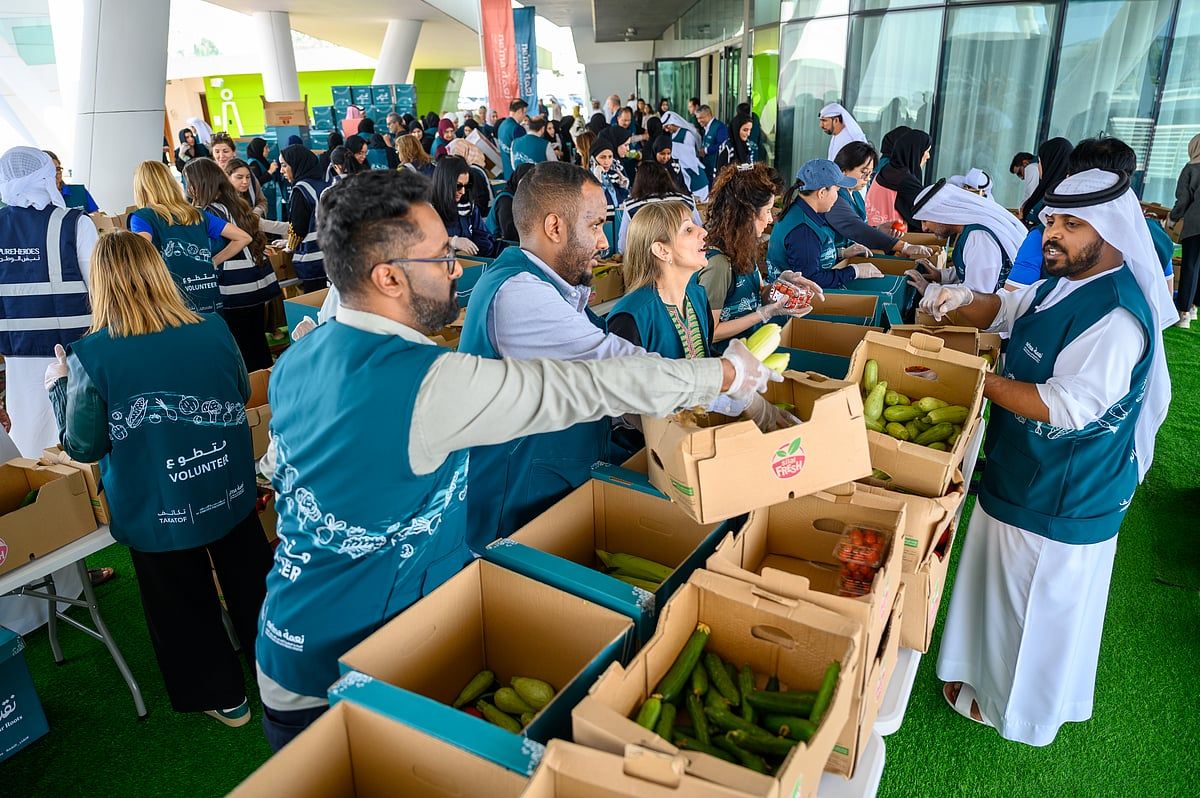 BAE: Gönüllüler, 5.000 Düşük Gelirli Aile için İftar Kutularını Paketlerken Yiyecekleri Nasıl 'Kurtardı', İsrafı Nasıl Durdurdu