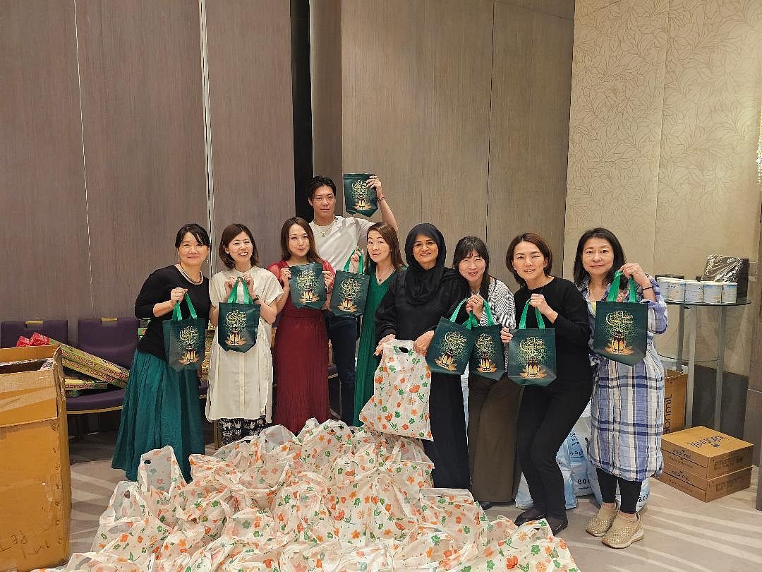 BAE: Japon Gönüllüler, Özel İhtiyaçları Olan Çocuklarla iftar için Dubai'ye Uçuyor