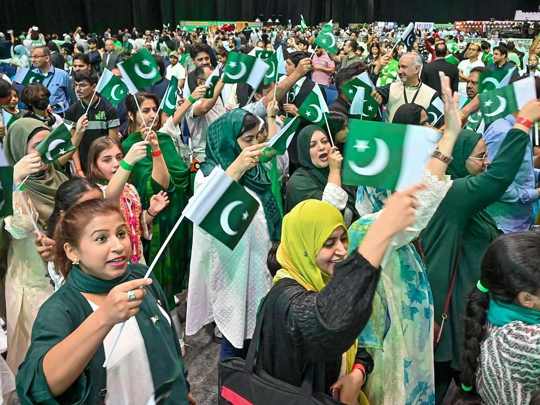 BAE Liderleri Pakistan Cumhurbaşkanını Cumhuriyet Bayramı'nda Tebrik Etti