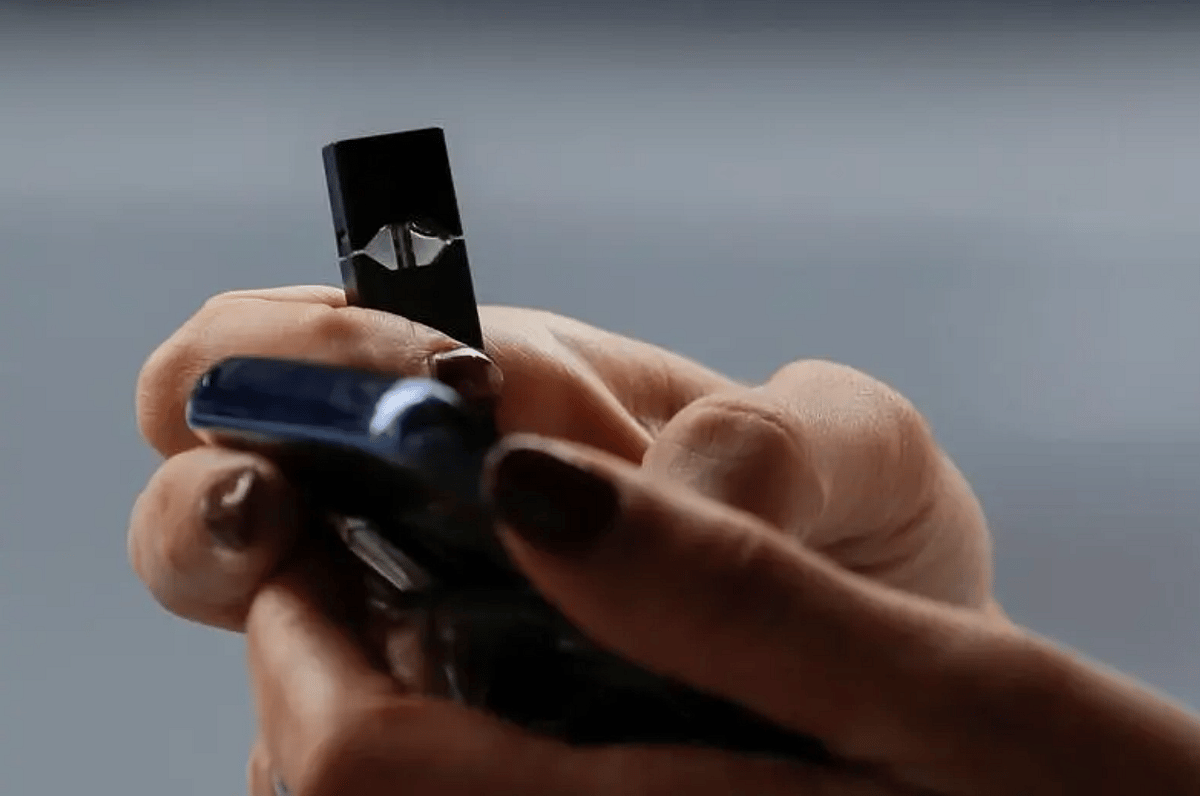 BAE: Öğrenciler Arasındaki Vaping Krizi, Daha Katı Önlemler için Acil Çağrılara Yol Açtı