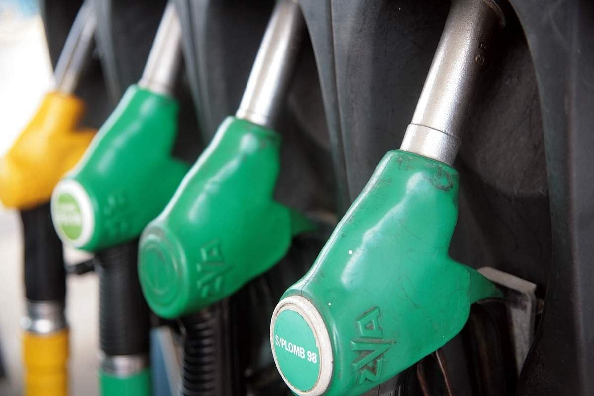 BAE Petrol Fiyatları: Nisan Ayında Akaryakıt Fiyatları Düşecek mi?