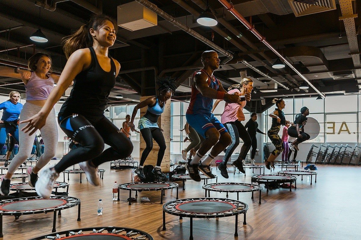 BAE Spor Salonuna Gidenlerin Çoğu, Egzersiz Sırasında Çekim Yaparak Özçekimleri Yasakladı, Anket Buldu 