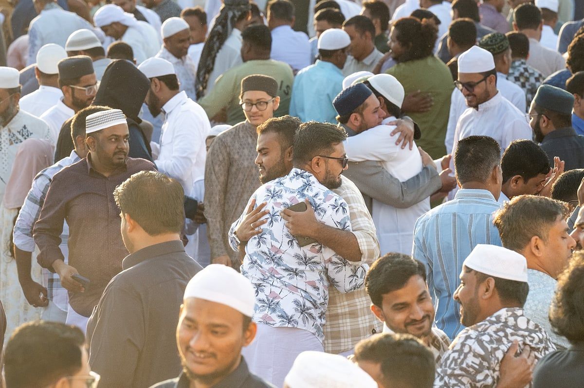 BAE'de Ramazan Bayramı: İnananlar Kutlamak için Toplandıkça İslam'a Yürekten Yolculukları Paylaşın