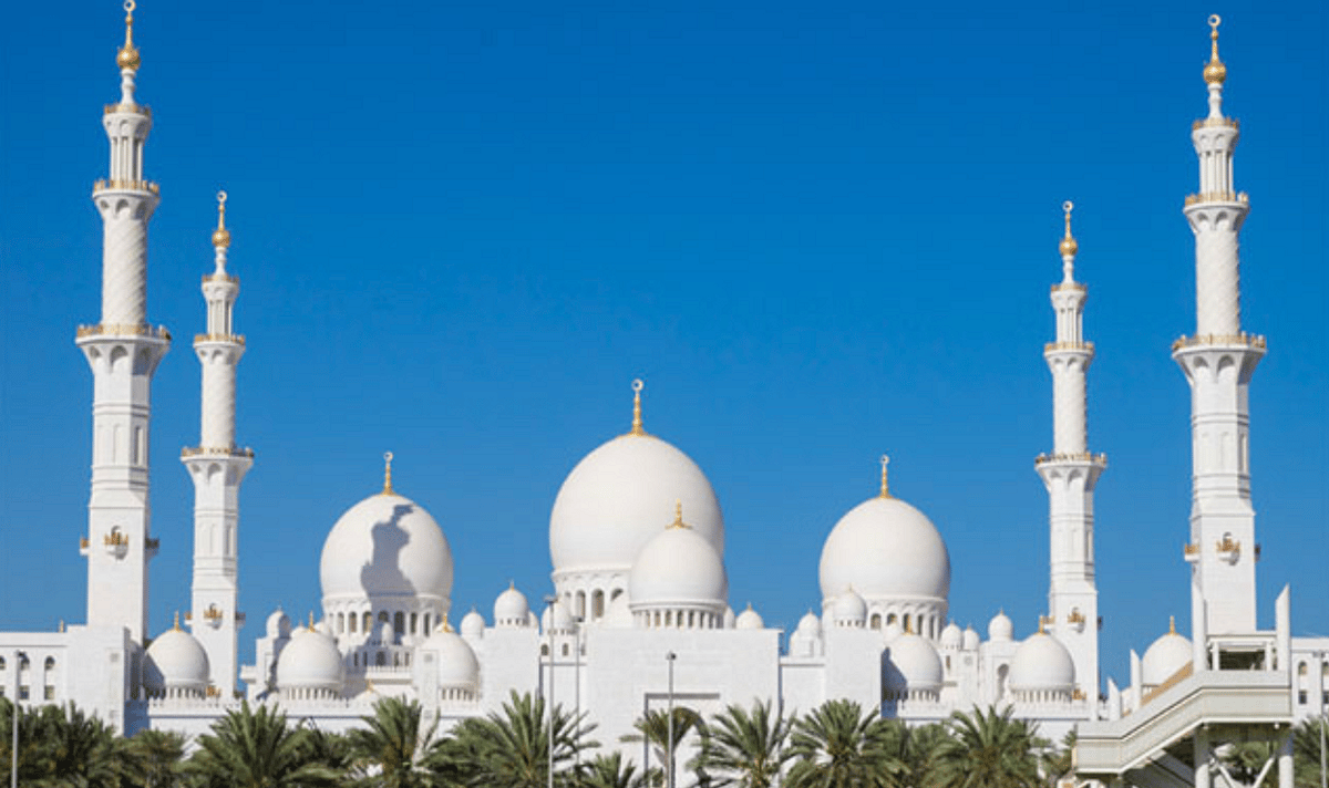 BAE'de Ramazan: İbadet edenleri Şeyh Zayed Ulu Camii'ne Taşımak için Ücretsiz Otobüsler
