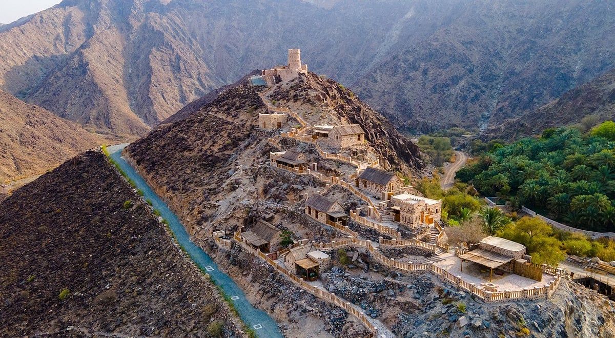 Bakın: 100 Yıllık Bir Site Üzerine İnşa Edilen Bu Sharjah Tesisi, Sakinleri Zamanda Geriye Götürüyor