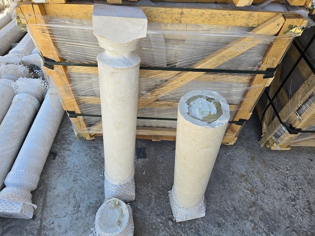 Bakın: Abu Dabi Polisi Mermer Sütunlara Gizlenmiş 184 Kg Uyuşturucuya El Koydu, 2 Kişiyi Tutukladı