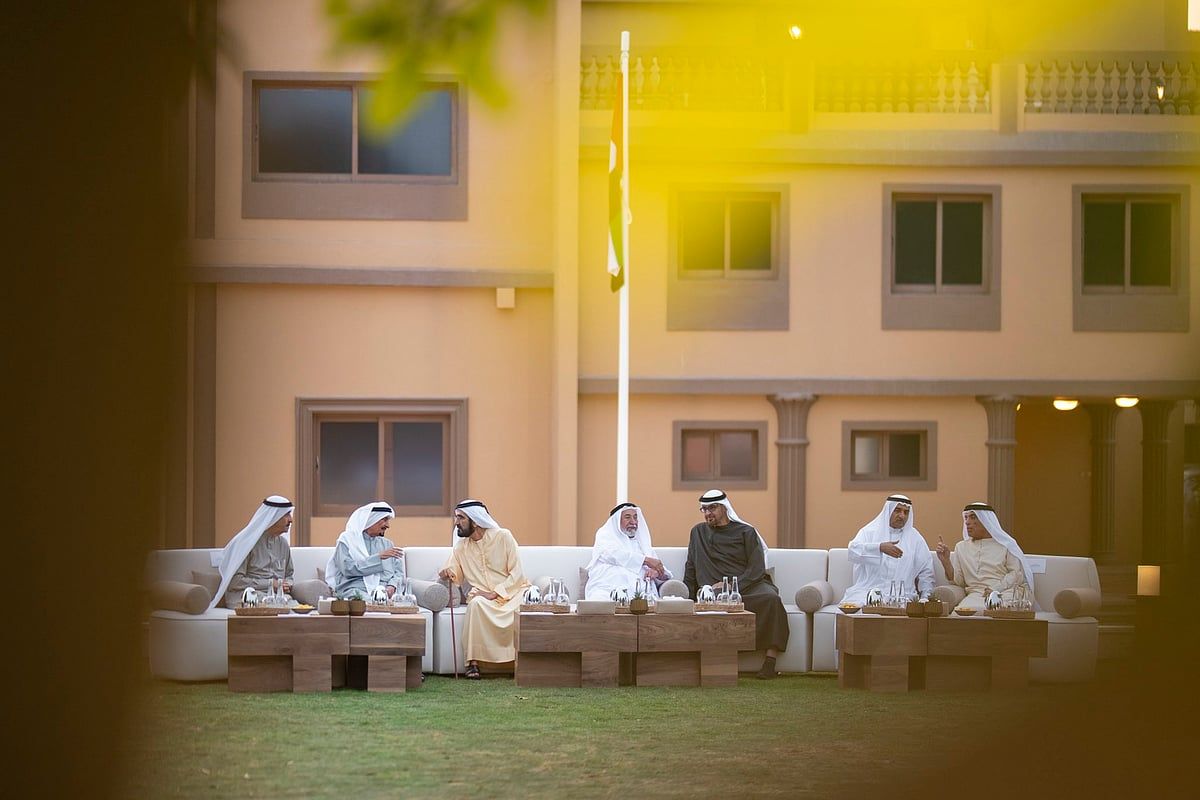 Bakın: BAE Yöneticileri Dubai'deki Tarihi Şeyh Zayed Çiftliğinde iftar için Buluştu