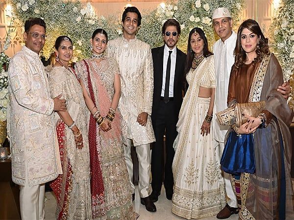 Benekli: Ashutosh Gowariker'in Oğlunun Düğününde Shahrukh Khan
