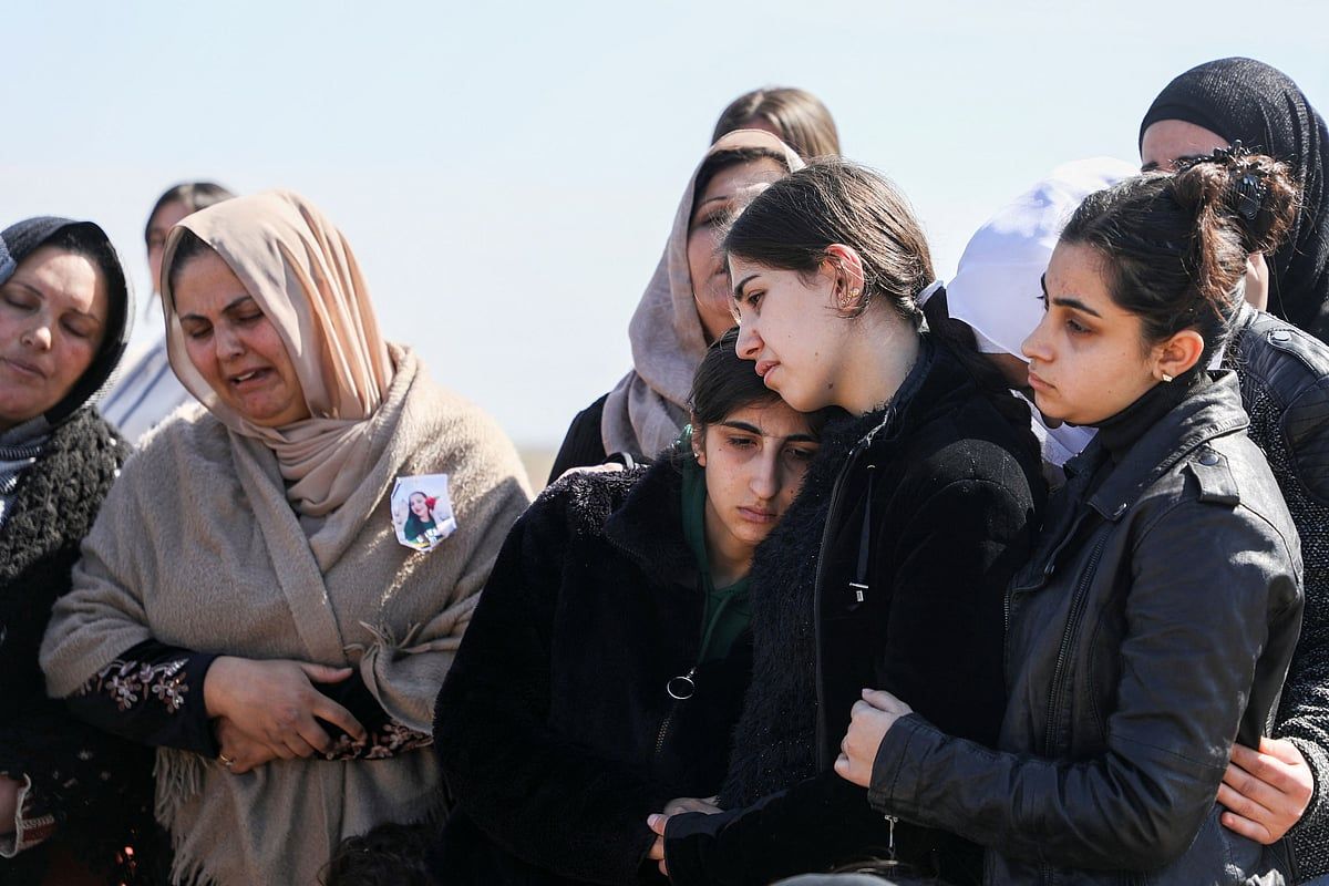 'Cesetlerle Dolu Yollar': Suriye'de Dehşete Kapılan Aleviler Saldırılardan Kaçıyor