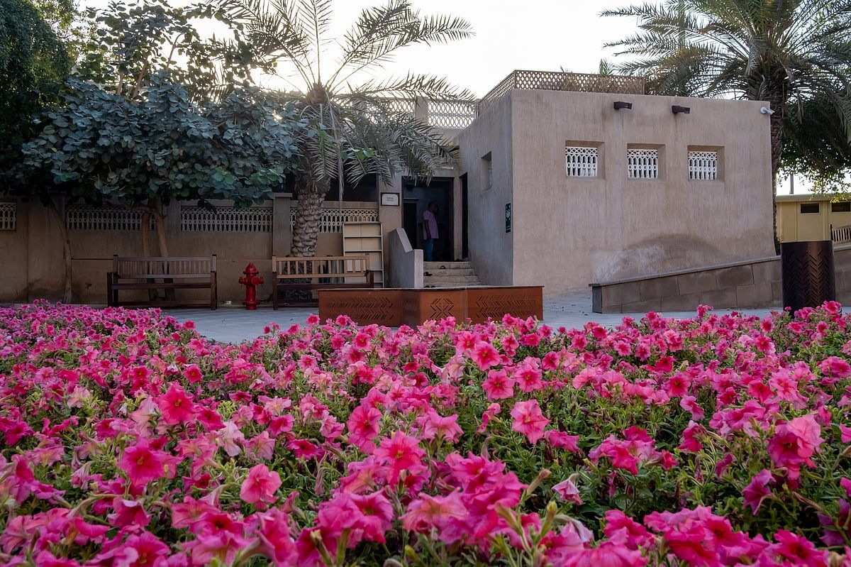 Dubai: Al Shindagha'daki bu 128 Yıllık Cami Hala Günlük Dualara Ev Sahipliği Yapıyor