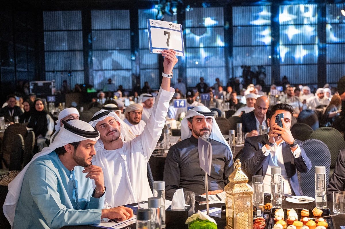 Dubai: Dd5 Plakası İhale Savaşında 35 Milyon Dh'ye Satılıyor; Özel Cep Telefonu Numarası 1,7 Milyon Dh'ye Ulaştı