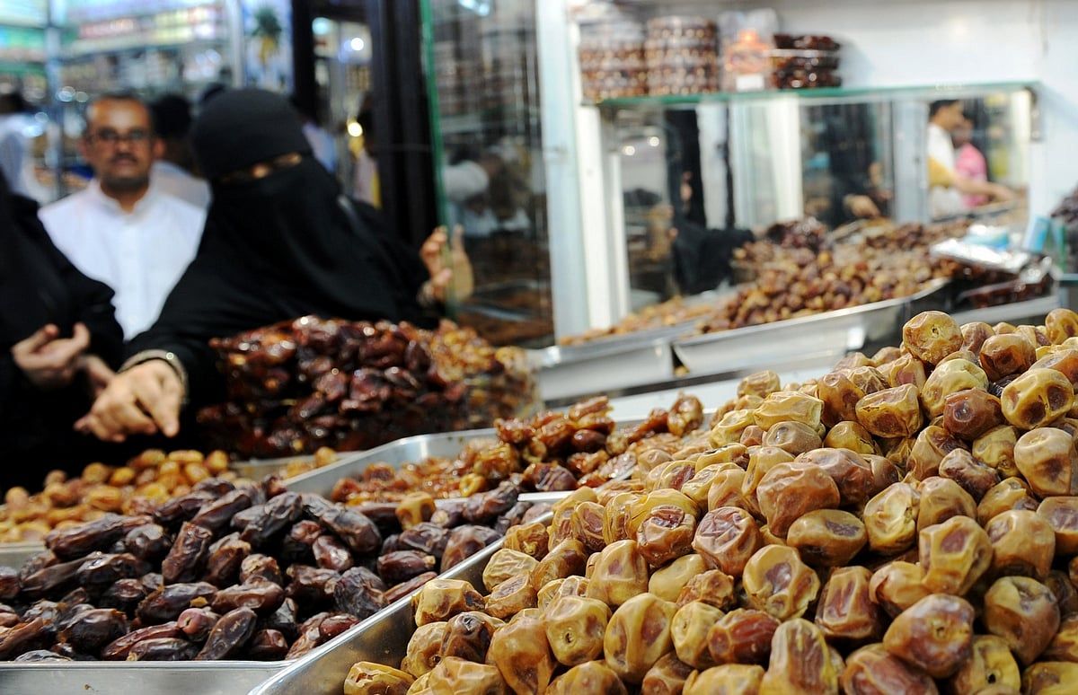 Dubai: Milyonlarca Dirhem Değerindeki Hurmalar Bu Limandan Dünyanın Dört Bir Yanındaki İftar Sofralarına Nasıl Geçiyor