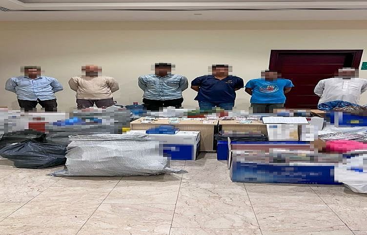 Dubai Polisi Ramazan Ayında 375 Sokak Satıcısını Yasadışı Gıda ve Sahte Mal Sattığı Gerekçesiyle Tutukladı