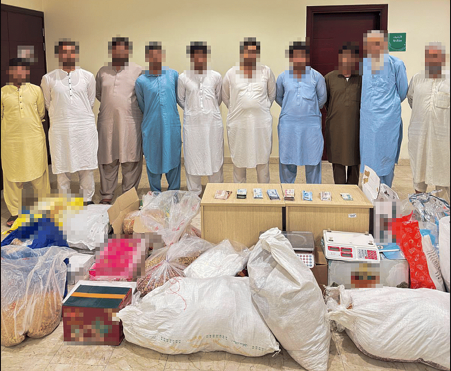 Dubai Polisi, Ramazan Ayında Ruhsatsız Yiyecek Sattığı Gerekçesiyle 10 Sokak Satıcısını Tutukladı