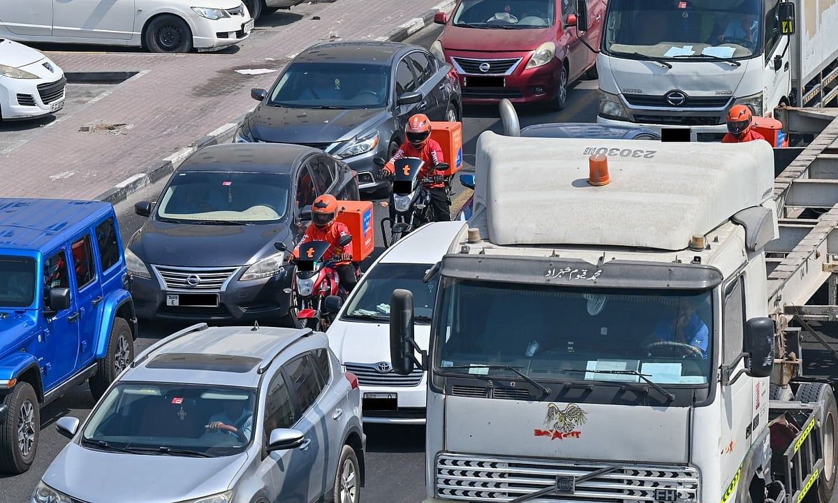 Dubai-Sharjah Trafik Sorunları Endişeye Yol Açıyor, Acil Çözüme İhtiyaç Duyuyor, Fnc Üyesi Diyor