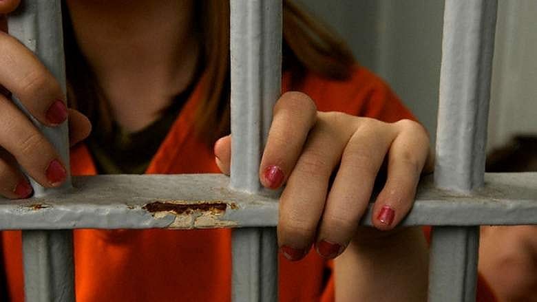 Dubai: Uyuşturucu Bulundurmaktan ve Kötüye Kullanmaktan 10 Yıl Hapis Cezasına Çarptırılan Kadın
