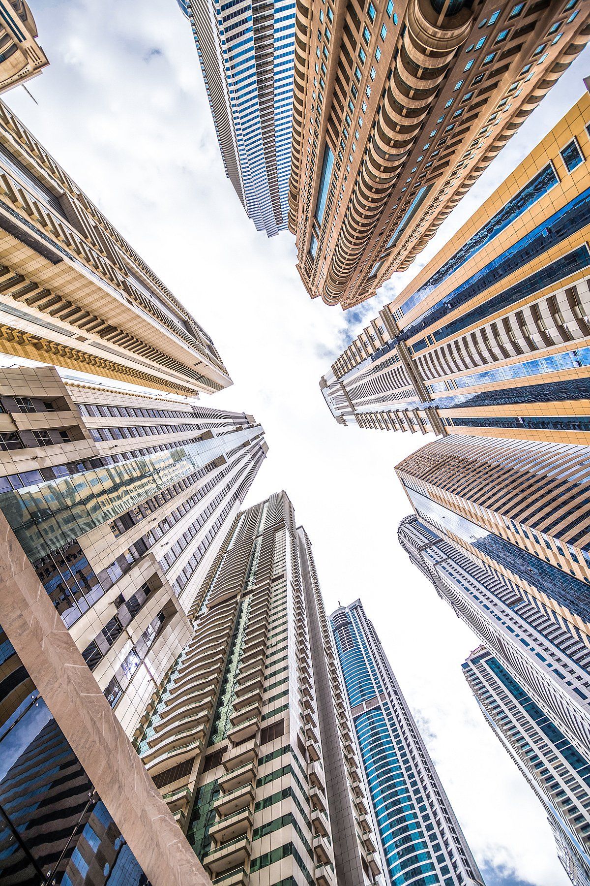 Dubai'de Milyoner Emlakçılardan Oluşan Bir Filo Var