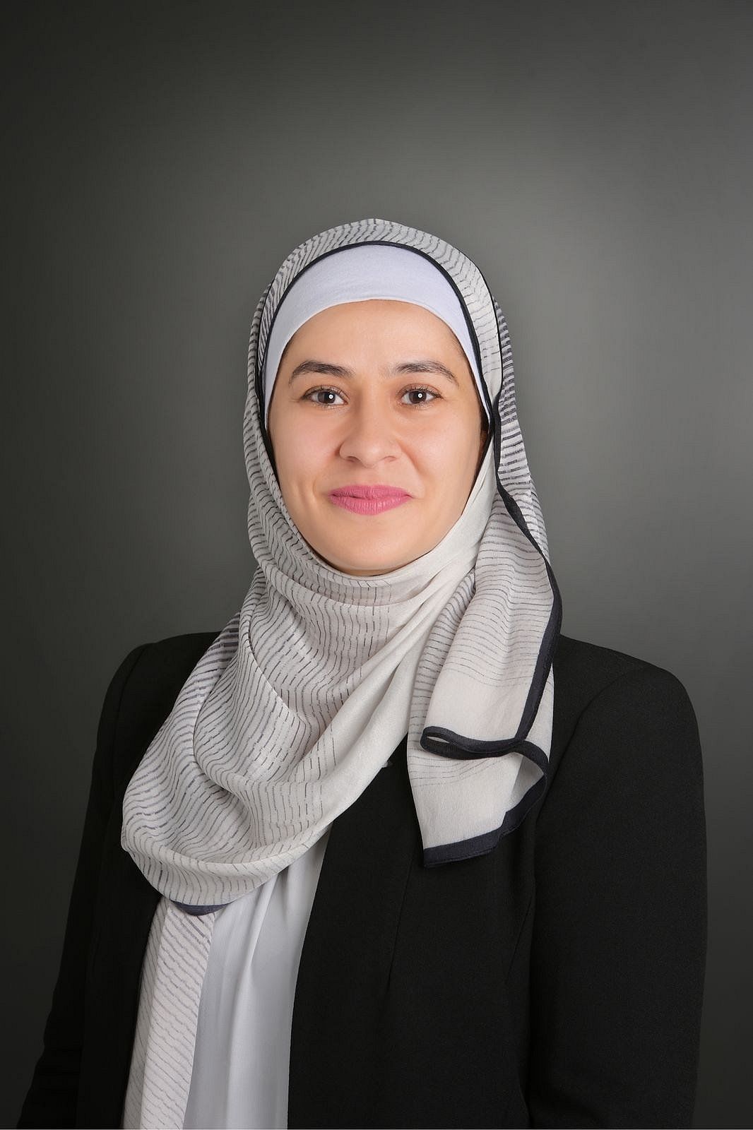 Dubaili Profesör, Gençler Arasında Arapça Kullanımını Artırmak için 'Aile Dili Politikası' Çağrısında Bulundu
