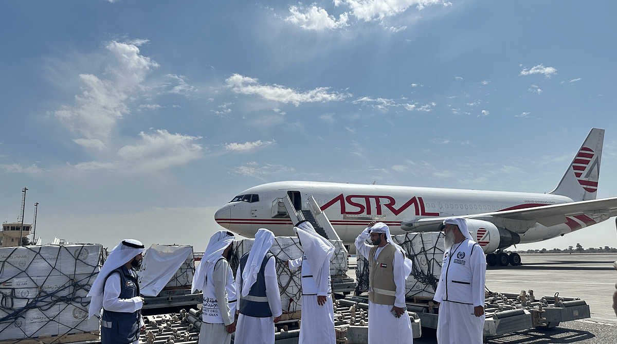 'Gazze'deki Filistinlileri Desteklemek': BAE 60.000 Tondan Fazla Yardım Gönderiyor, İnsani Çabalara Öncülük Ediyor