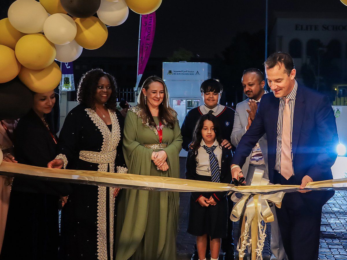 İngiliz Büyükelçisi, İngiliz Eğitiminde Yeni Bir Döneme Damgasını Vuran Sharjah'daki Hope English School'un Açılışını Yaptı