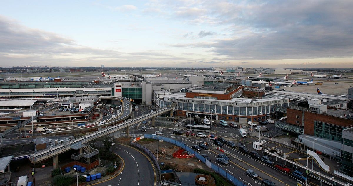 İngiltere'nin Heathrow Havalimanı Yangından Sonra 'Önemli' Elektrik Kesintisi Nedeniyle Kapandı