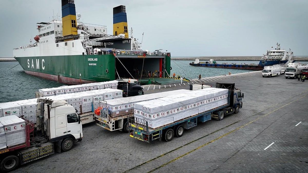 İzle: BAE, Filistinliler için Gazze'ye 5.820 Ton İnsani Yardım Gönderdi