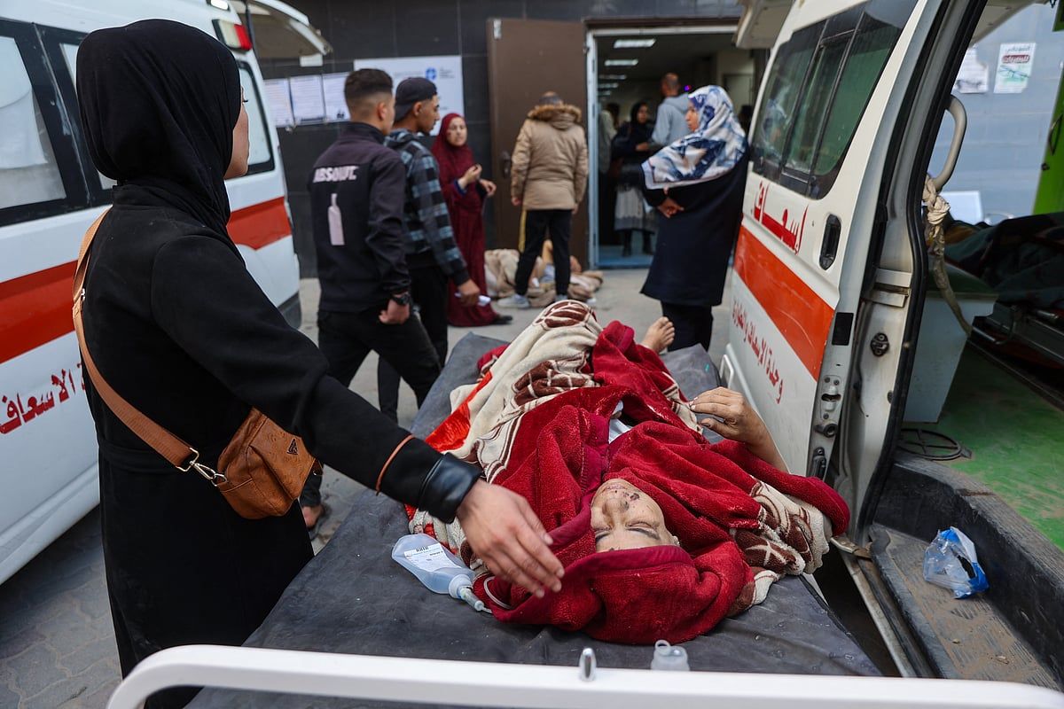 Kızıl Haç, İsrail'in Saldırılarından Sonra Gazze'deki Sağlık Tesislerinin 'Bunaldığını' Söyledi