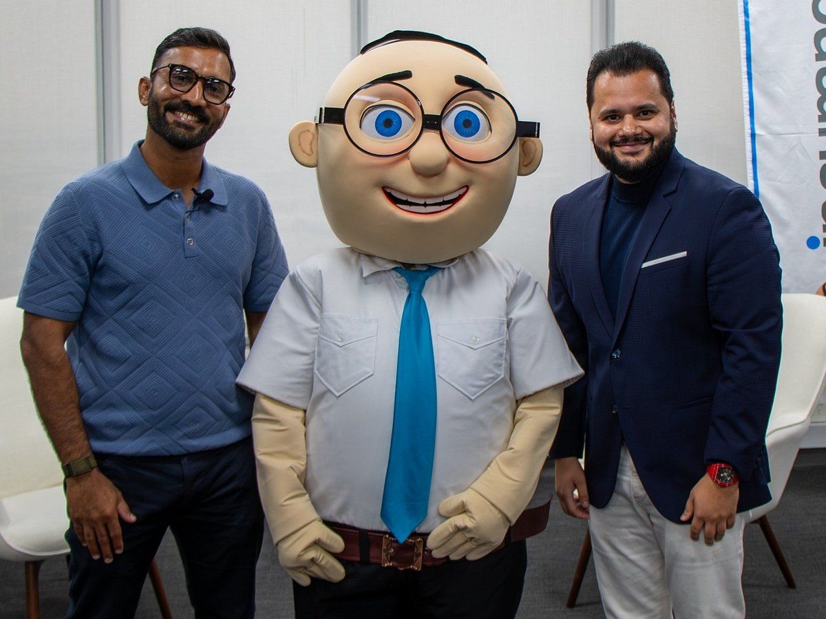 Kriket Oyuncusu Dinesh Karthik Ziyaret Etti Insurancemarket.ae İlham verici Liderlik Konuşması için