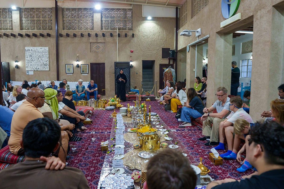 Mütevazı Bir Avlu İftarı Dubai'nin En Gösterişli Ramazan Çadırlarını Nasıl Gölgede Bırakıyor