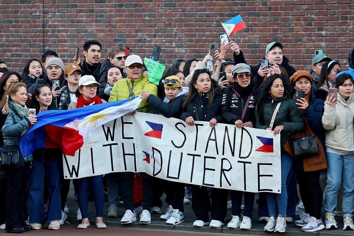 'Onu Eve Getirin': Filipinli Göçmen İşçiler Duterte'nin Tutuklama Yerine Yargılanması Gerektiğini Söyledi