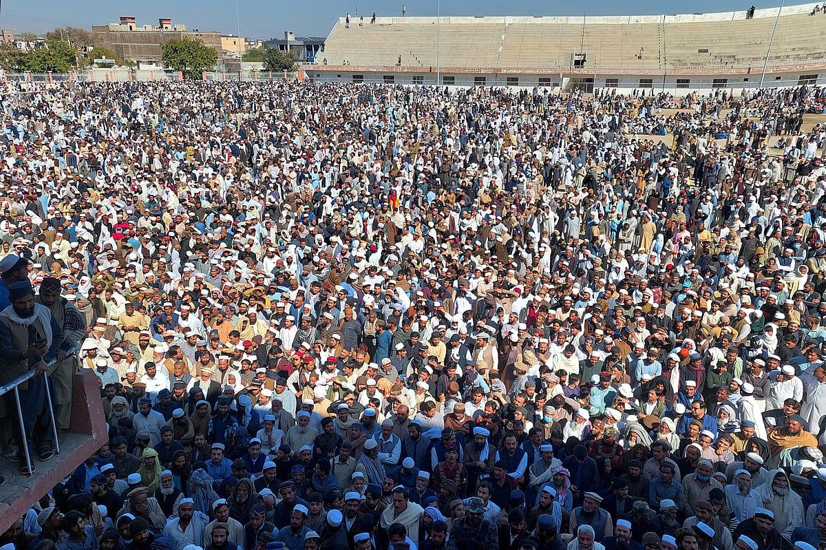 Pakistan Saldırısında Ölen 18 Askerden Çocuklar ve Askerler