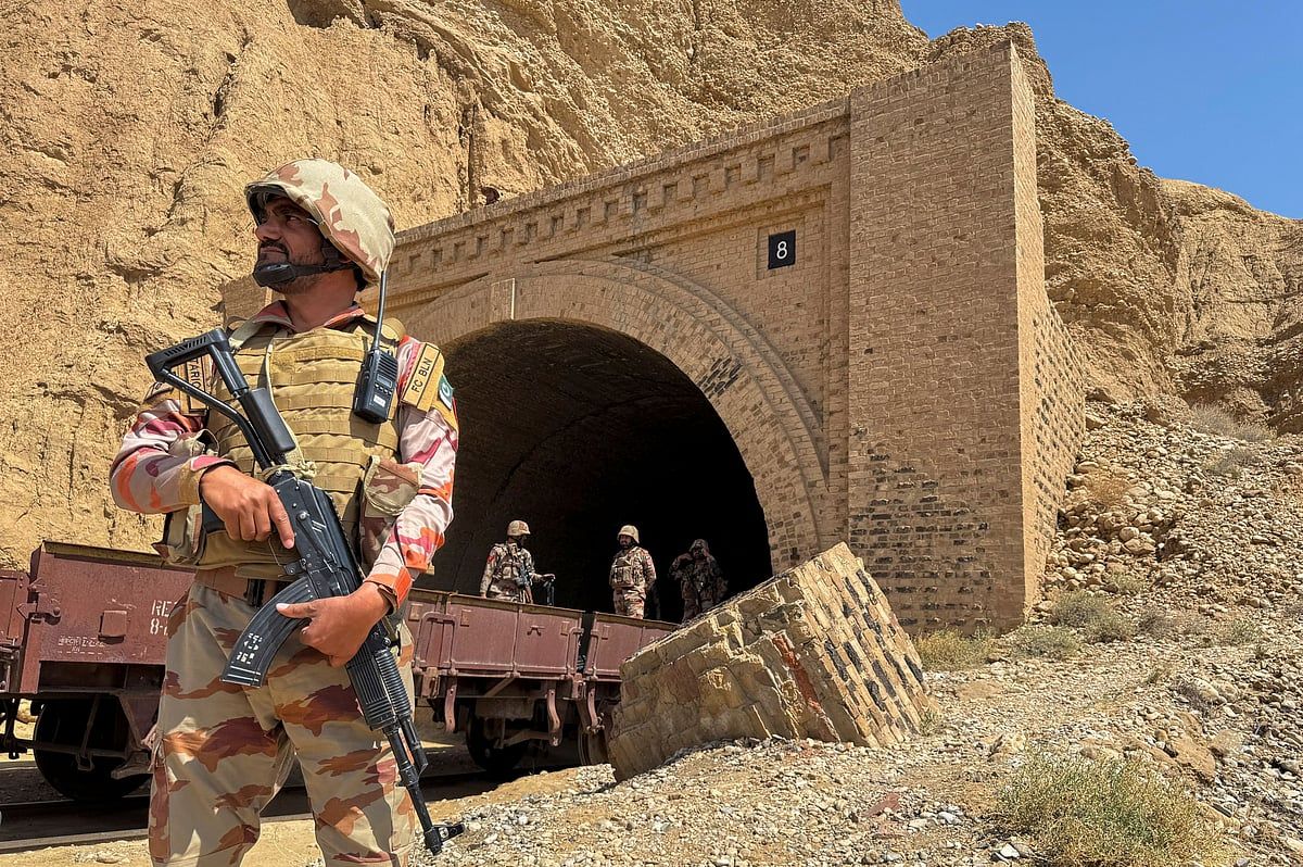 Pakistan'ın Güneybatısındaki 'Koordineli' Saldırılarda Silahlı Kişiler Altı Kişiyi Öldürdü: Polis