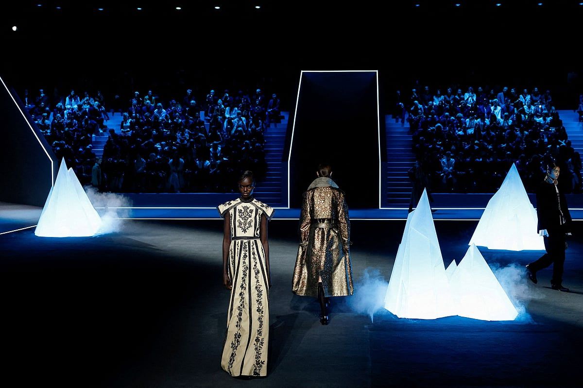 Paris Kadın Giyim Moda Haftası 2025: Dior'un Chiuri'si Elemental Show'u Yarattı