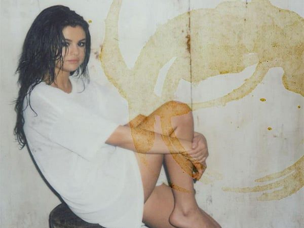 Selena Gomez, 8 Yıl Sonra 'Lekeli' Dijital Sürümüyle Hayranlarını Şaşırttı