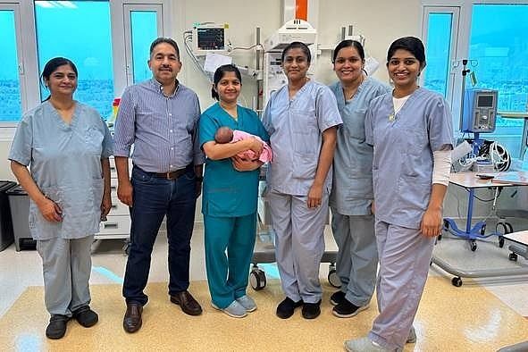 Sharjah: 700Gm Ağırlığındaki Bebek, Yoğun Bakımda 70 Günlük Savaştan Sonra Nihayet Eve Döndü