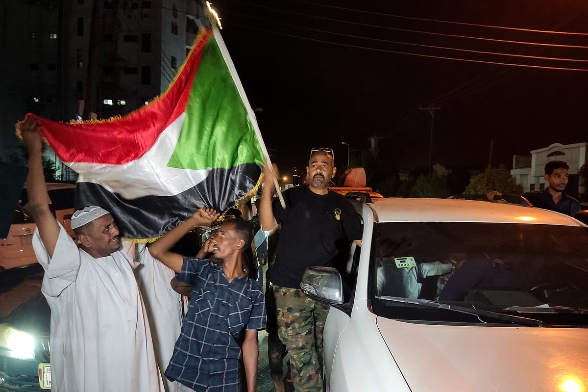 Sudan Ordusu, Cumhurbaşkanlığı Sarayına Girdikten Bir Gün Sonra Merkez Bankası Üzerindeki Kontrolü Ele Geçirdi