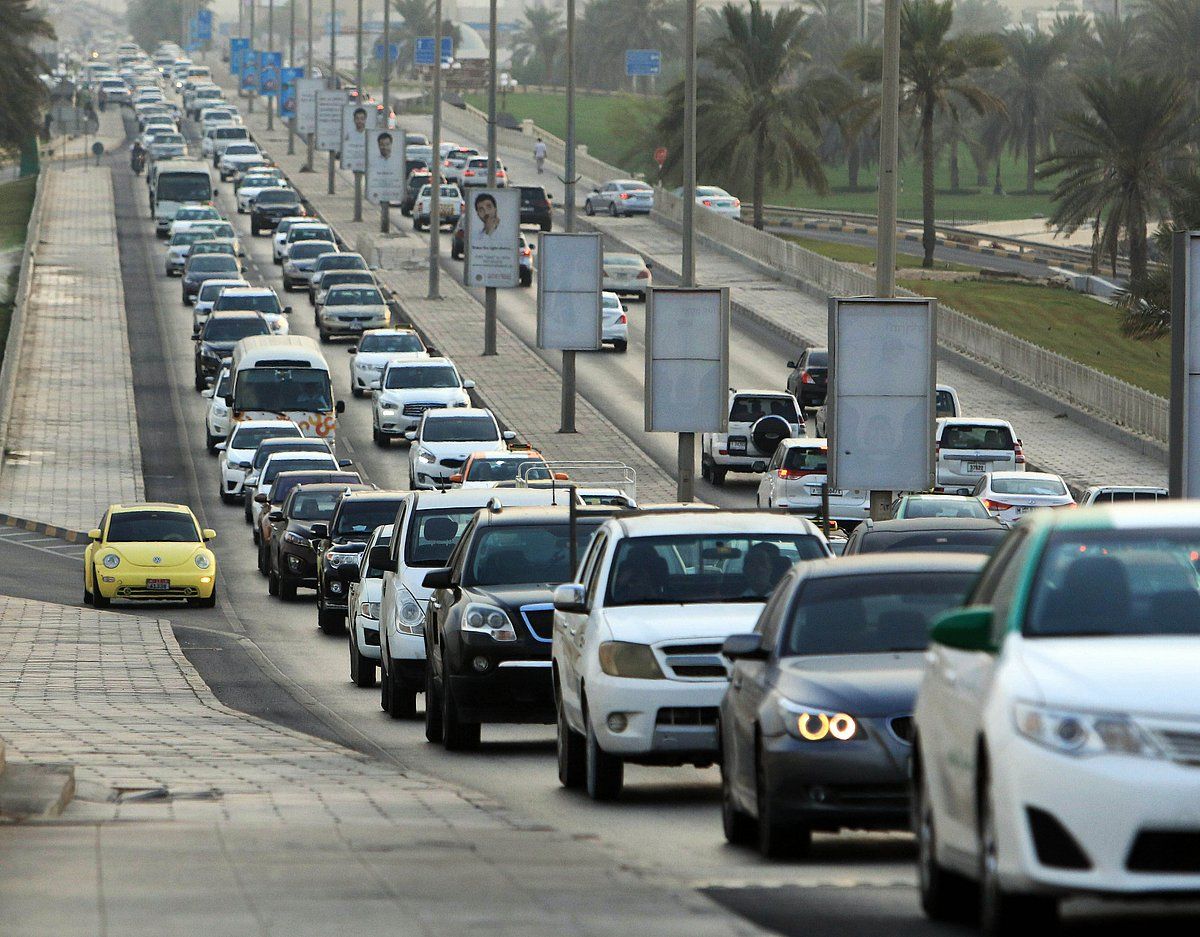 'Yılda 460 Saat Kaybedildi': Dubai-Sharjah Yolcuları Yoğun Saat Trafiğini Nasıl Geçmeye Çalışıyor?