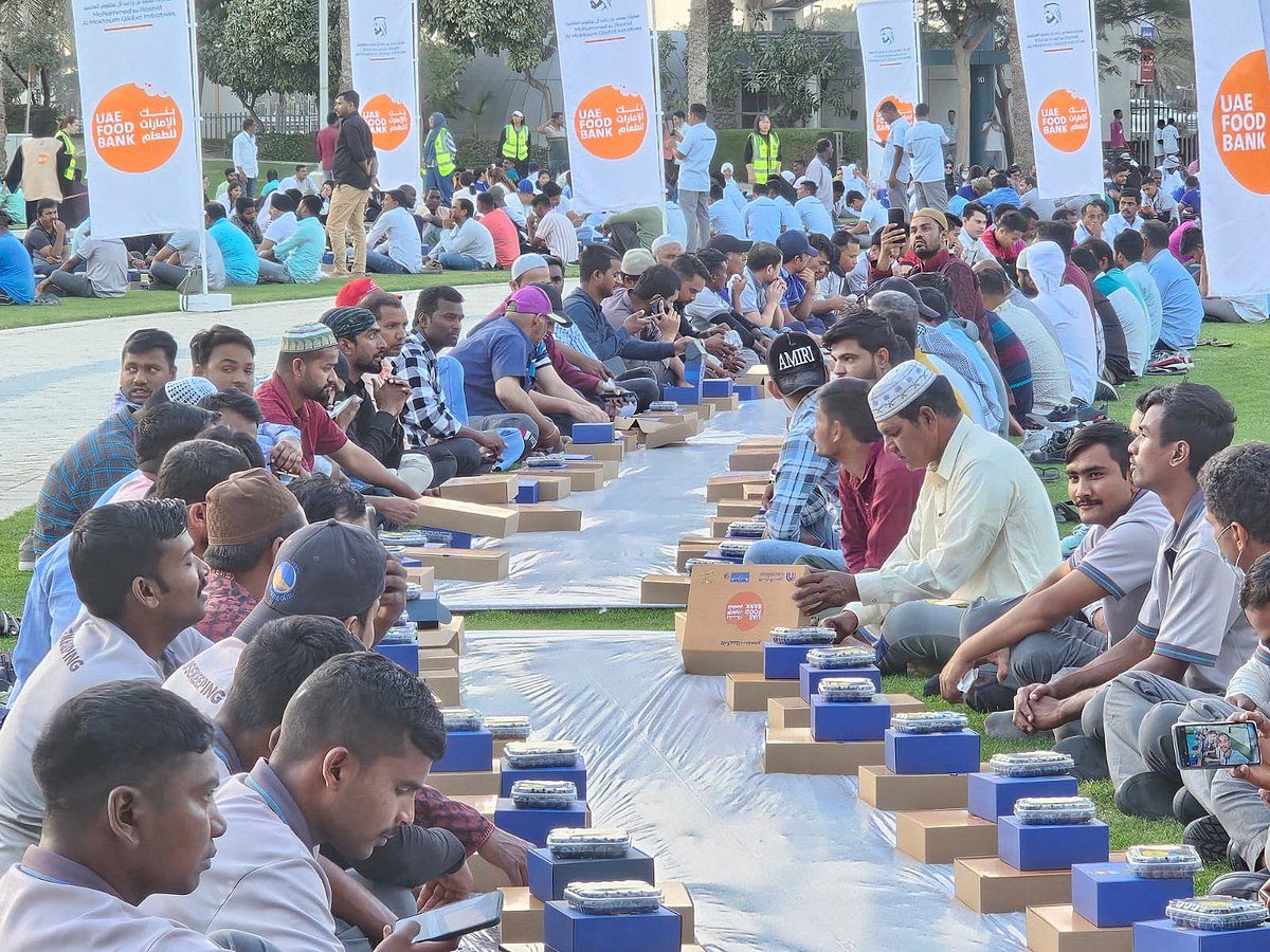 Zabeel Park Açık Havada Yemek Mekanı Haline Geldikçe Dubaililer Ortak İftar için Toplanıyor