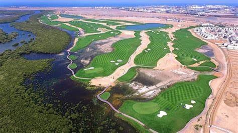 Ajman'daki Al Zorah Golf &amp; Yacht Club'da Açılış Sedir Kupası Seti
