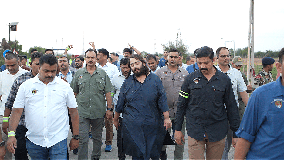 Anant Ambani'nin Dwarka'ya 140 Km'lik Yürüyüşü, Sağlık Mücadeleleri Arasında Manevi Bir Yolculuğa İşaret Ediyor