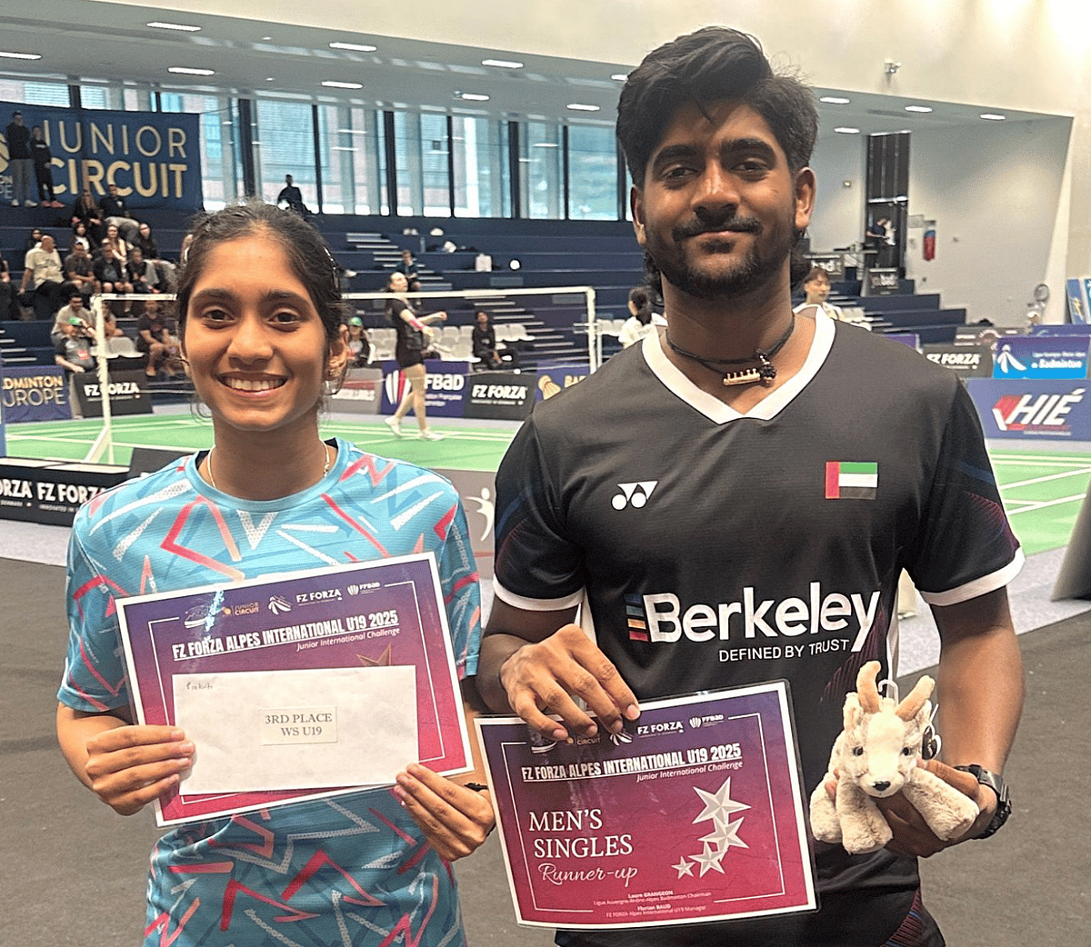 BAE Badminton Yıldızları Fransa'daki Alpes International'da Madalya Kazandı