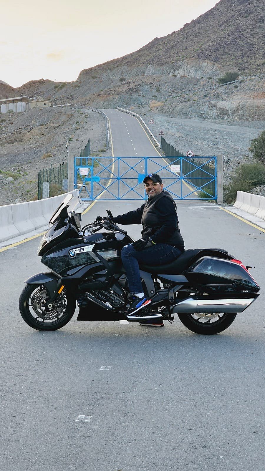 BAE Bisikletçisi Yeni Motosikleti Test Ederken Ölümcül Kazada Öldü; Topluluk Kaybın Yasını Tutuyor