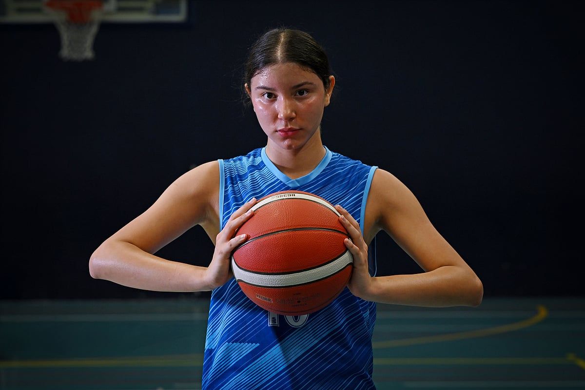 BAE, Kız Öğrencilerin Spor Mükemmelliğini Benimsemelerine Nasıl Yardımcı Oluyor?