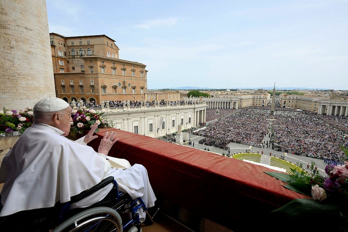 Bakın: Papa Francis Paskalya Kalabalıklarını Selamlıyor, Gazze'de Ateşkes Çağrısı Yapıyor