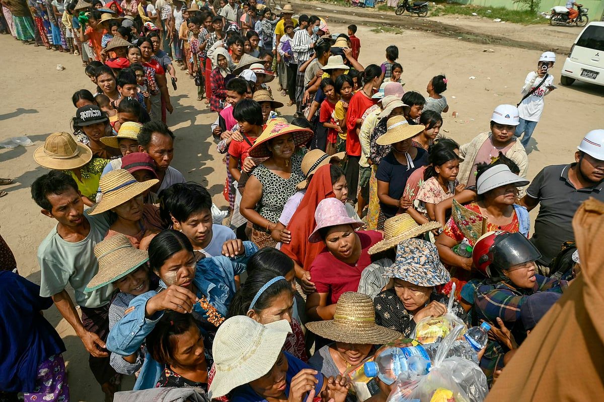 Dersler ve Sıvılar: Myanmar Depreminde Diri Diri Gömüldü